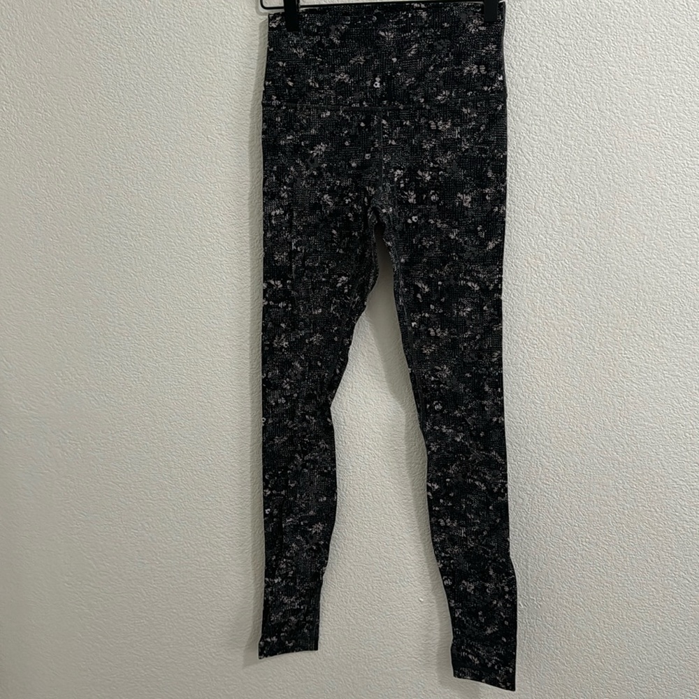 Lululemon leggings size 6